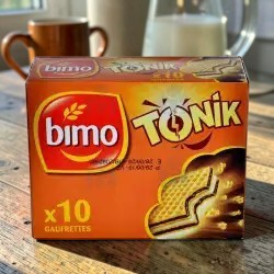 Medina Market Bimo Tonik Waffeln in einer orangefarbenen 10er-Packung mit Schokoladenfüllung