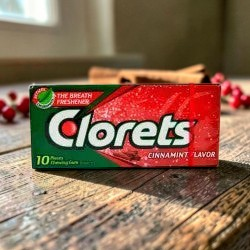 Medina Market Clorets Kaugummi mit Cinnamint Geschmack in roter und grüner Verpackung mit 10 Stück