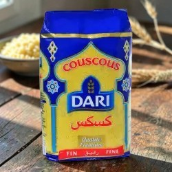 Medina Market Dari Couscous fein in einer blauen und gelben Verpackung mit traditionellem marokkanischem Design